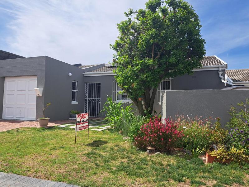 3 Bedroom Property for Sale in Vredekloof Western Cape